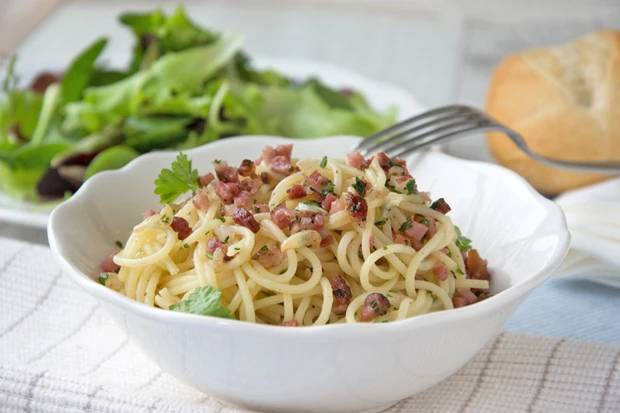W&uuml;rzige Spaghetti mit Speck