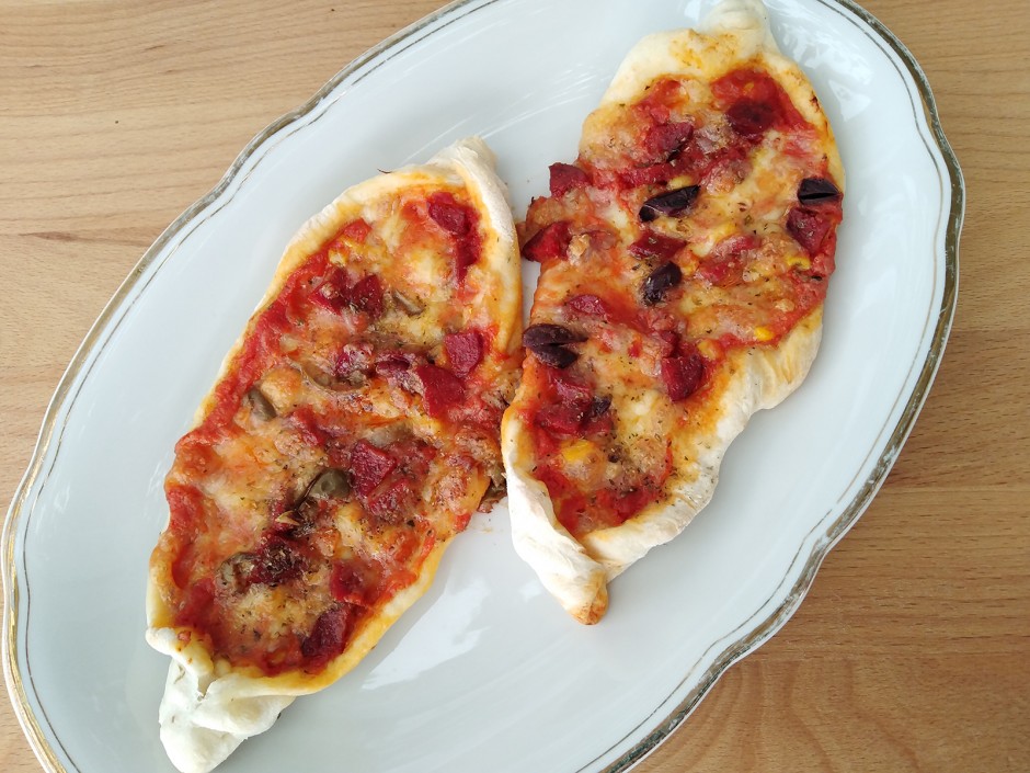 Pizzagondeln mit Salami