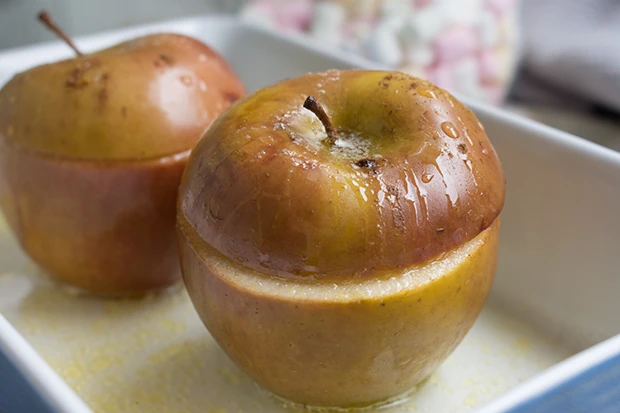 Vegane Brat&auml;pfel mit Dateln, Feigen und Waln&uuml;ssen