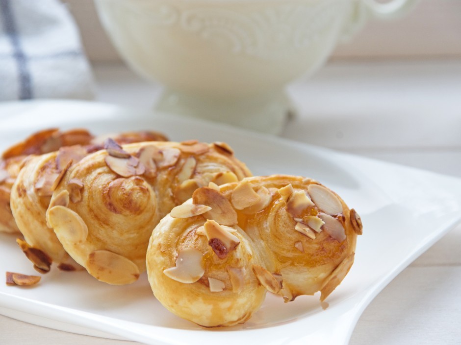 Schweineöhrchen mit Mandeln und Marmelade