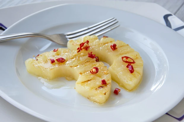 Gegrillte Ananas mit Ahornsirup