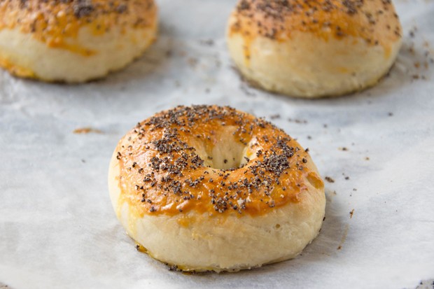 Honig-Mohn Bagels - Rezept