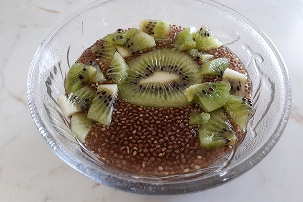 Mango-Chiapudding mit Kiwi