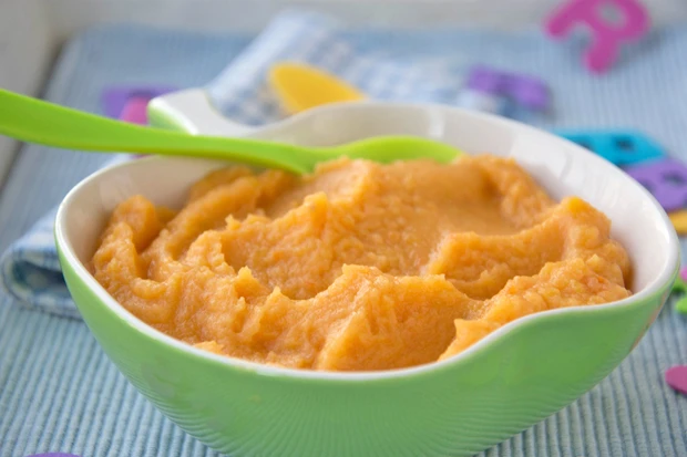 Karotten-Kohlrabi-Brei mit H&uuml;hnerbrust