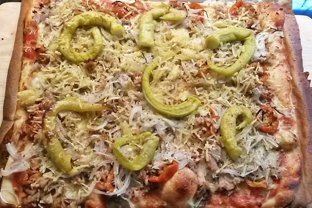 Thunfischpizza mit Dinkelteig
