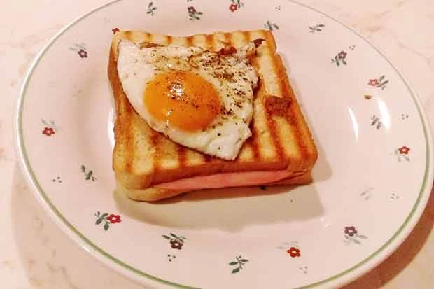 Toastsnack mit Spiegelei