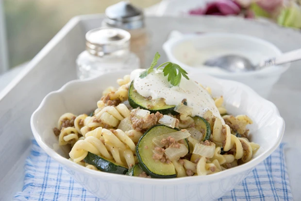 Pasta mit Zucchini und Faschiertem