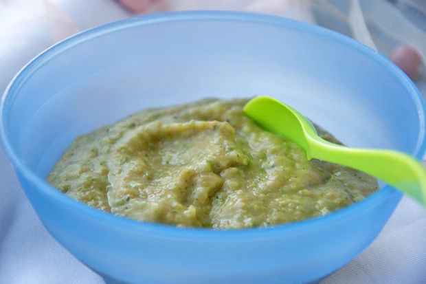 Spinat-Erbsen-S&uuml;&szlig;kartoffel Brei