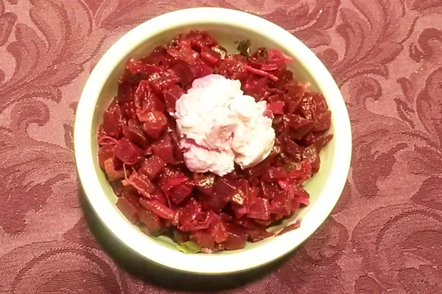 Roter R&uuml;bensalat mit Frischk&auml;sekren