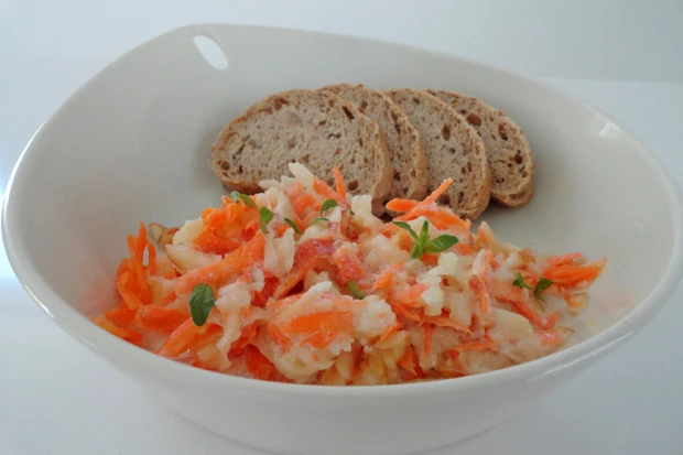 Karotten - Apfel Snack mit Vollkornbrot
