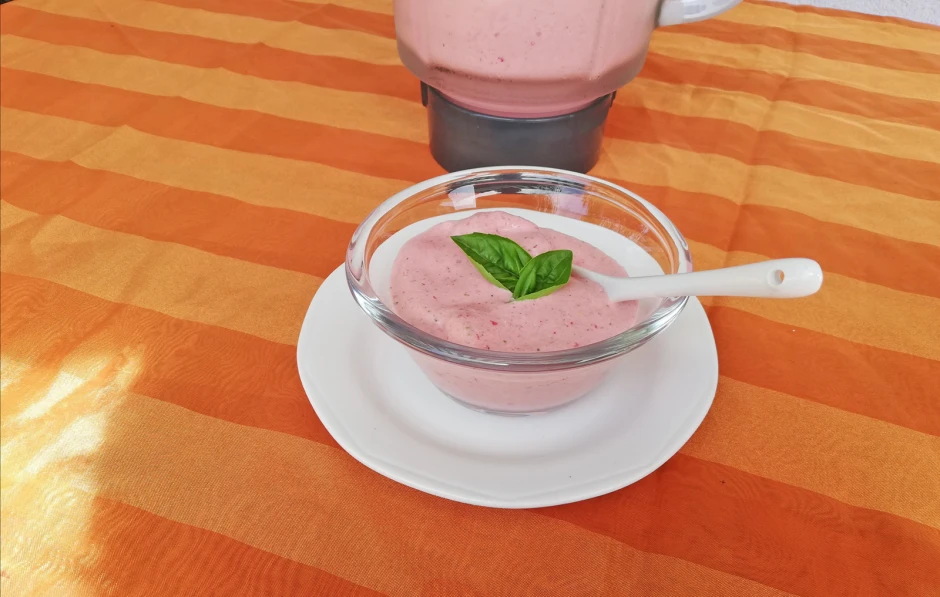 Erdbeer-Balsamico-Basilikum Frozen Yoghurt