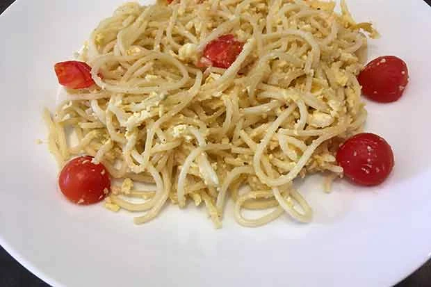 Nudeln mit Ei und Frischkäse
