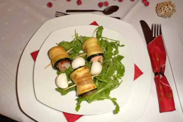Zucchini-Mozzarella-R&ouml;llchen