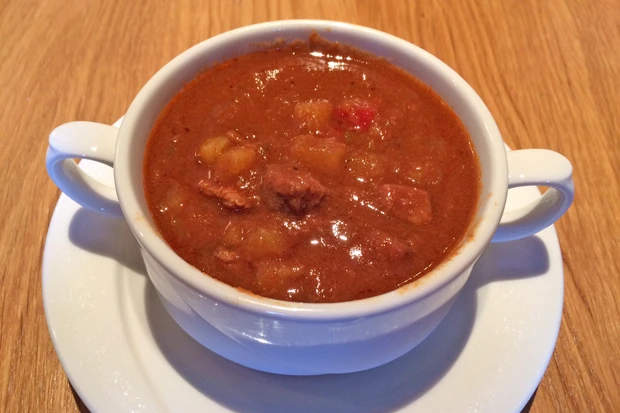 Pikante Gulaschsuppe