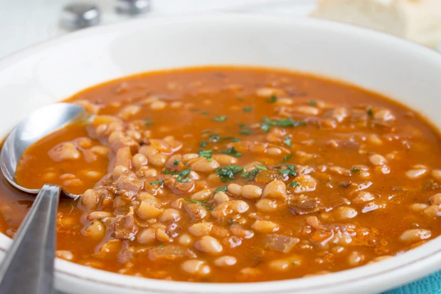 Bohnensuppe nach Ungarischer Art
