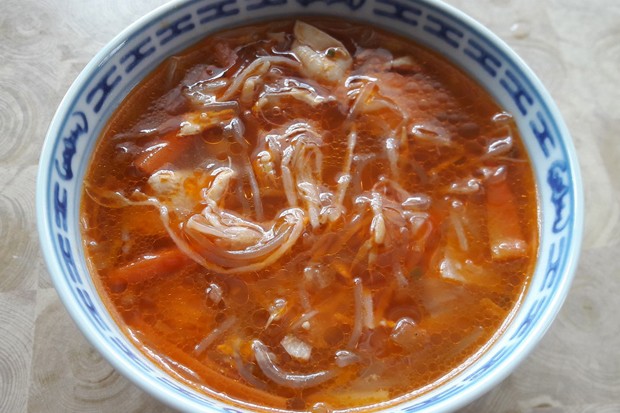 Scharf-saure Hühnersuppe