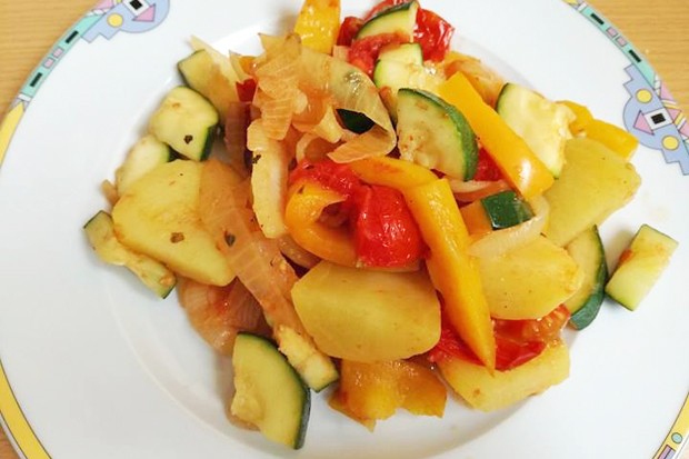 Mediterrane Gemüsepfanne mit Kartoffeln
