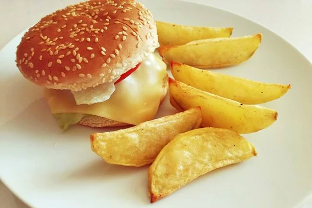 American Burger mit Wedges
