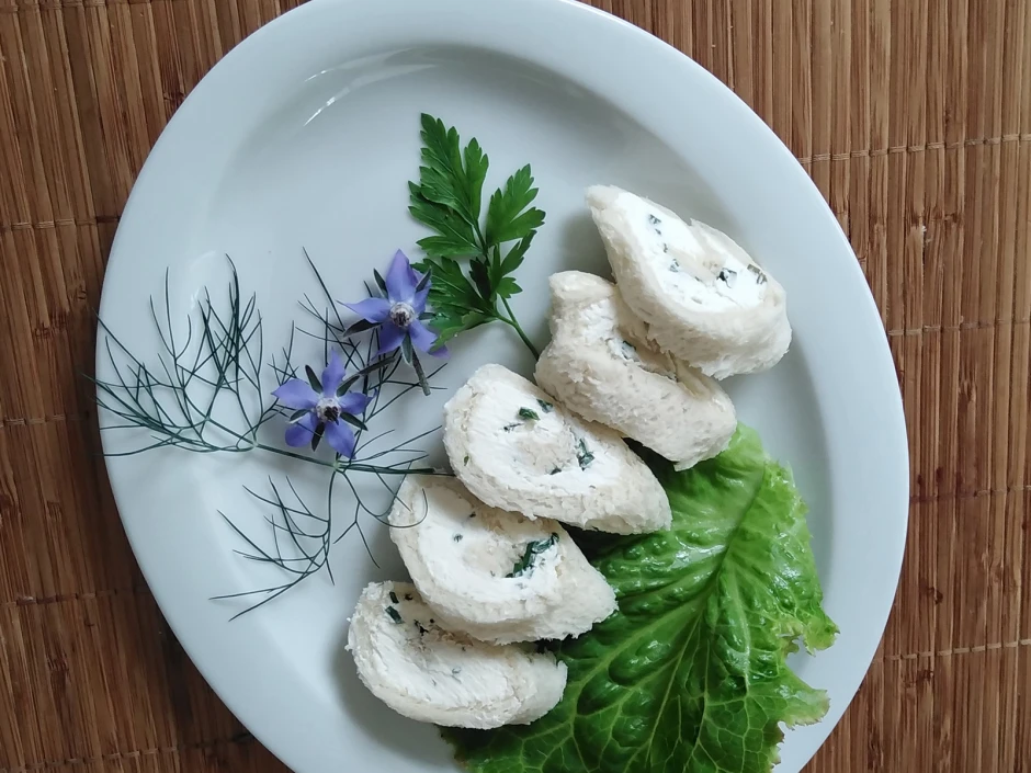 Tramezzini mit Kr&auml;uteraufstrich