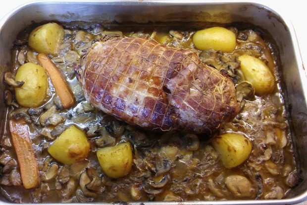 Putenrollbraten mit Champignons