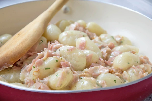 Gnocchi mit Schinkensauce