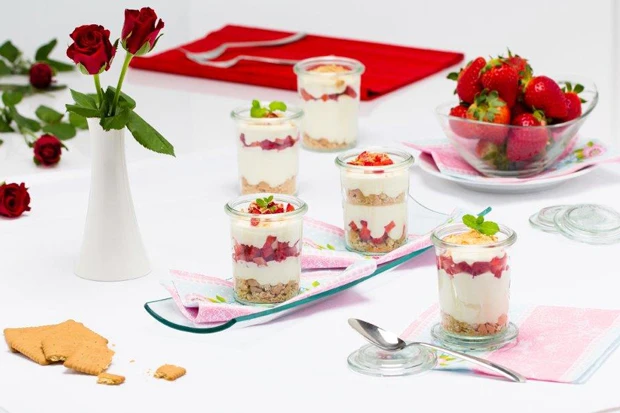 Erdbeer-Frischk&auml;se-Kuchen im Glas