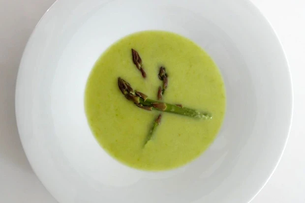 Grüne Spargelcremesuppe