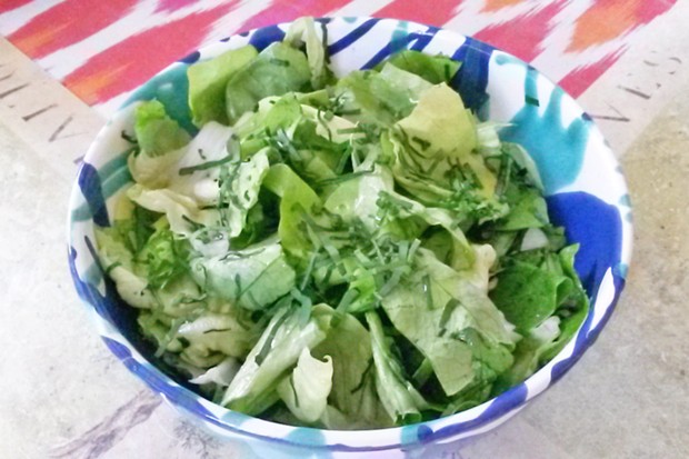 Grüner Salat mit Bärlauch