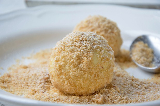 Marillenknödel mit Topfenteig