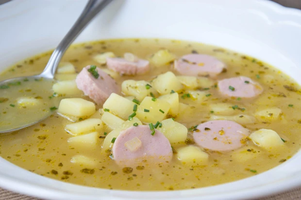 Erd&auml;pfelsuppe mit Frankfurter