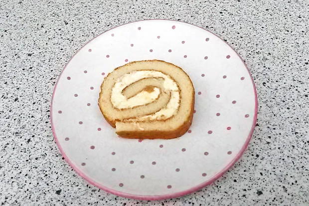 Biskuitroulade mit Vanillecreme