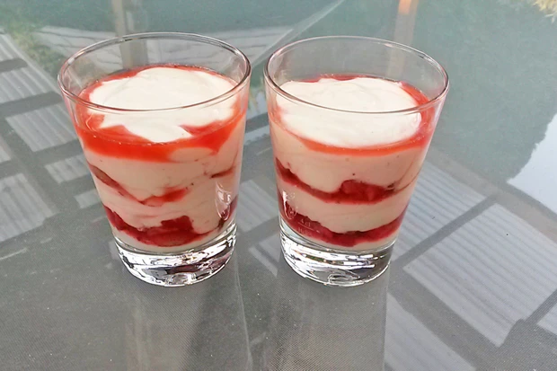 Schnelles Erdbeerdessert