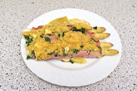 Spargelauflauf mit Schinken