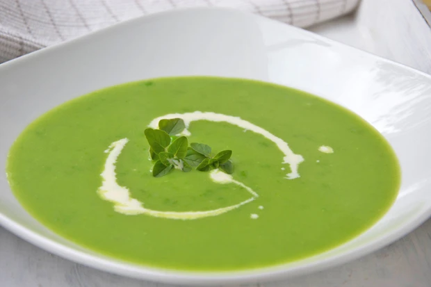 Schnelle Erbsensuppe mit Obers