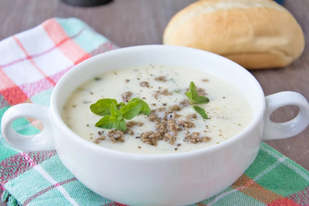 K&auml;sesuppe mit Faschiertem