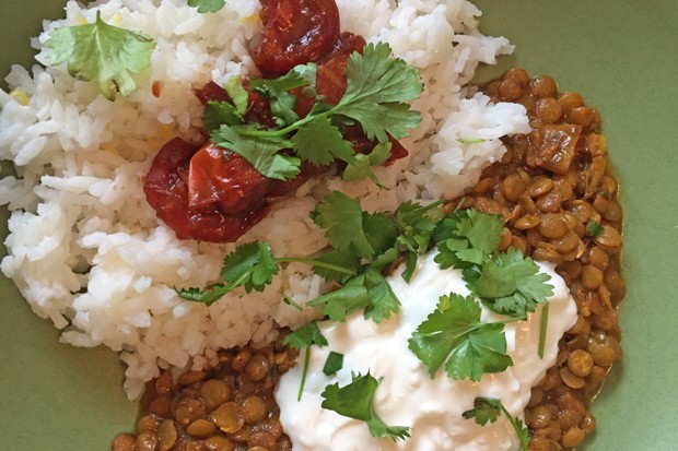 Linsencurry mit Reis, Tomatenchutney und Kokosjoghurt - Rezept