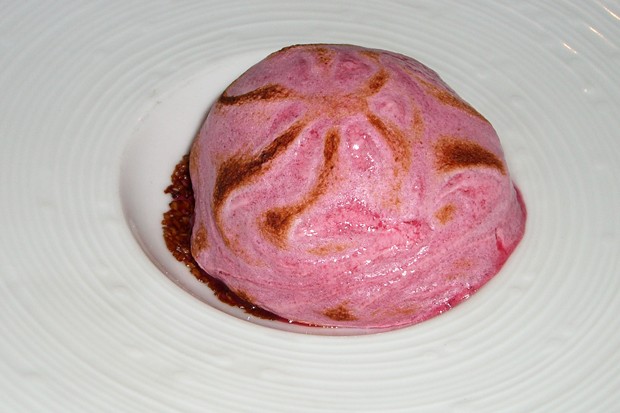 MÖVENPICK  Surprise  -  Gebackenes Kirscheneis