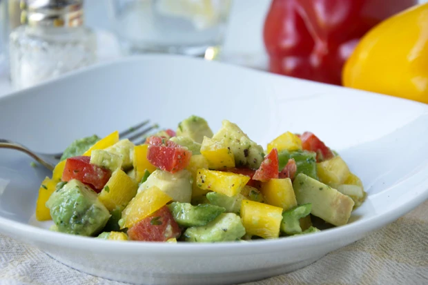 Avocado-Paprika-Salat