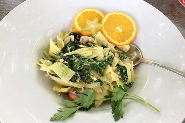 Tagliatelle mit Spinat-Thunfischsauce