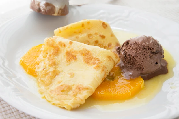 Cr&ecirc;pe Suzette mit Eis