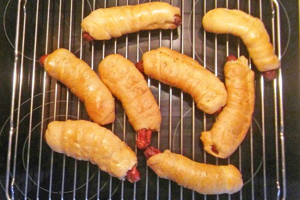 Würstel im Pizzamantel