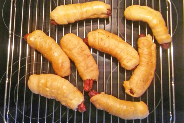 Würstel im Pizzamantel