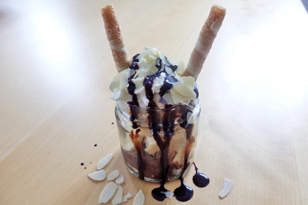 Bananensplit aus dem Glas