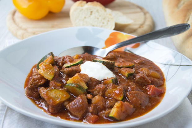 Putengulasch mit Gemüse - Rezept