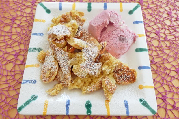 Haselnusskaiserschmarren mit Mövenpick Erdbeereis