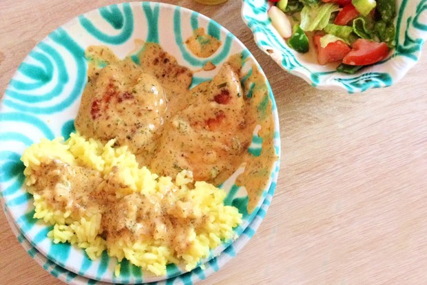Marinierte Hühnerfiletinis in Weißwein-Creme-Fine Sauce mit Safranreis