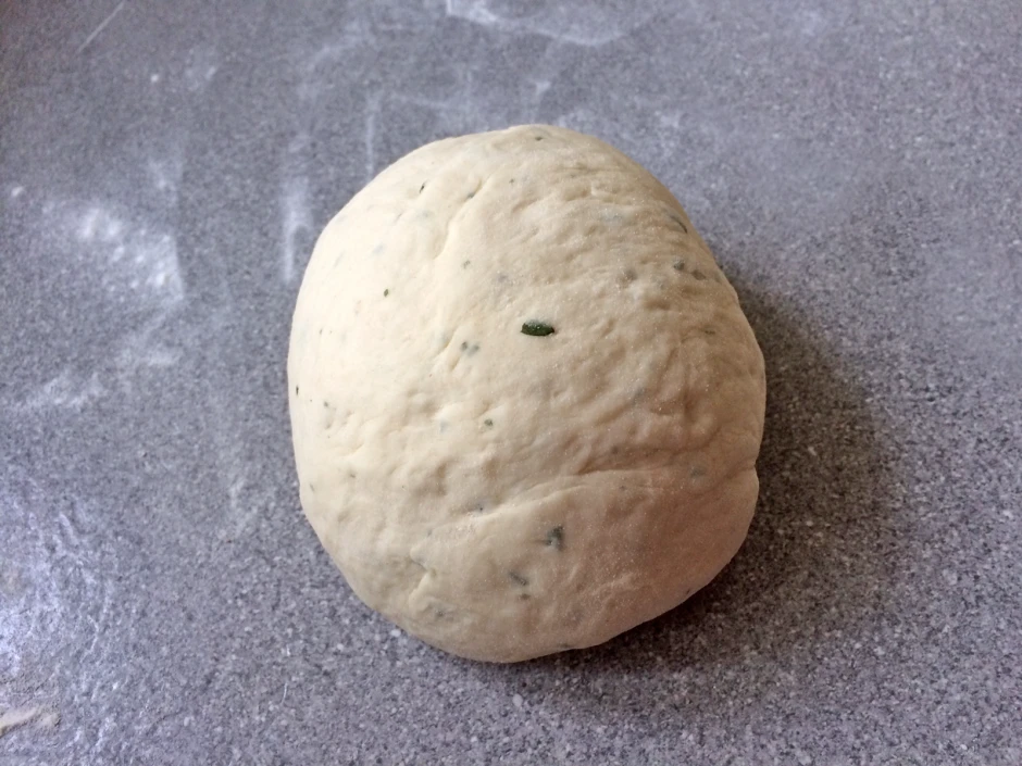 Pizzateig mit Pesto