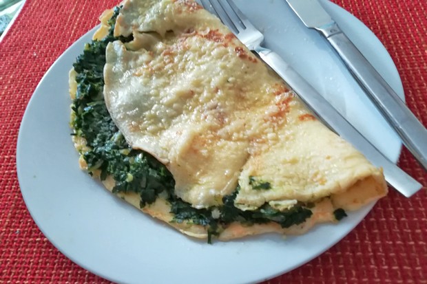 Palatschinke mit Spinatfülle