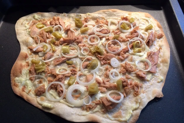 Flammkuchen mit Thunfisch