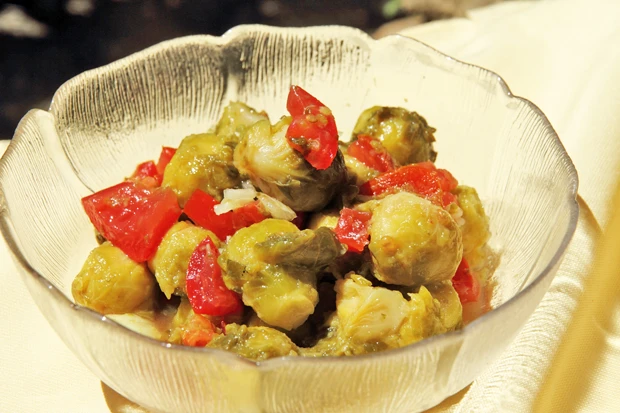 Kohlsprossen - Salat mit Tomaten und Kern&ouml;l